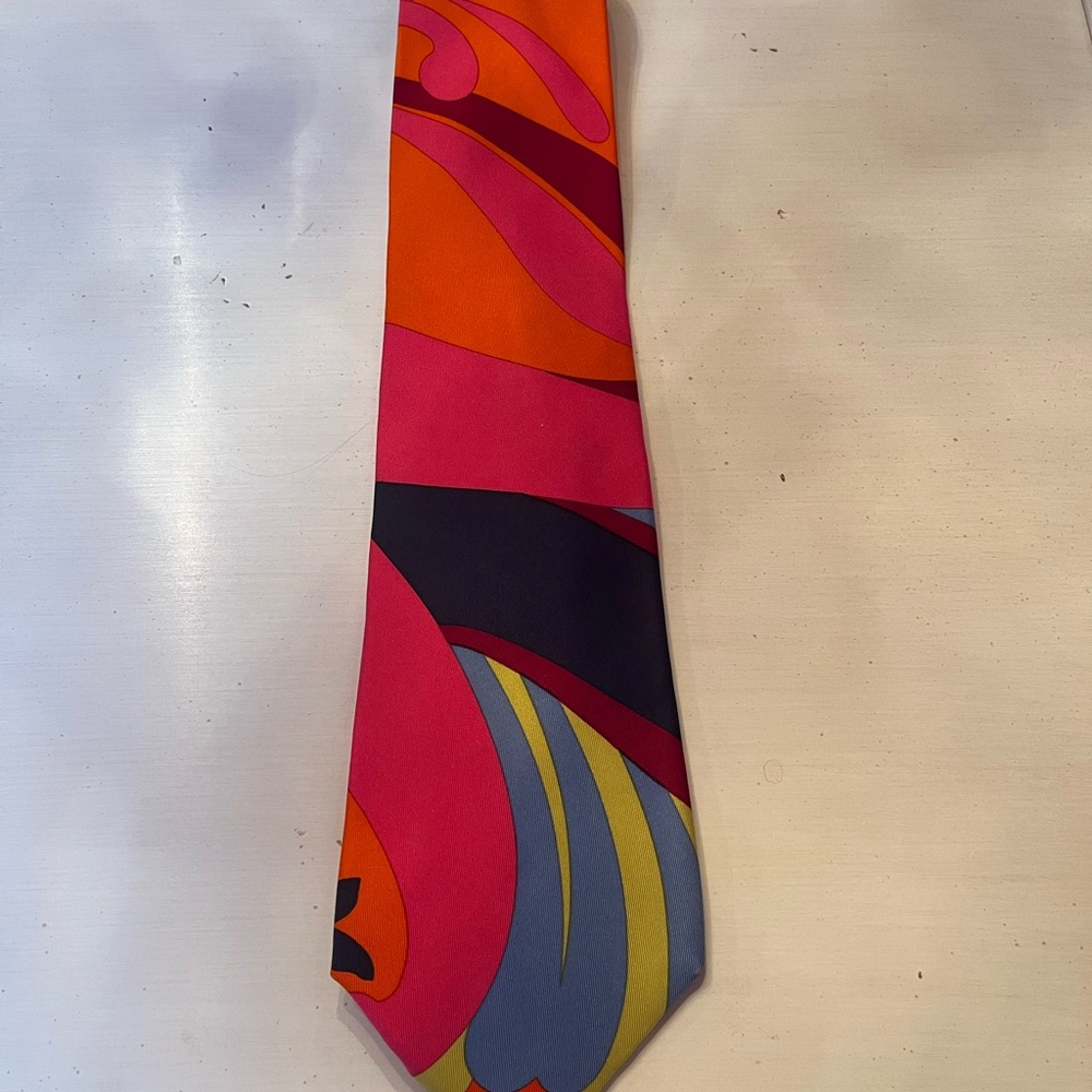 Authentic Gucci Pink and Orange Abstract Tie
